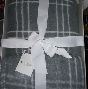 Koolaburra by UGG Throw Blanket Pillow Set Grey